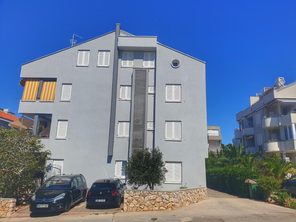 Deluxe Novalja Apartamento Exterior foto