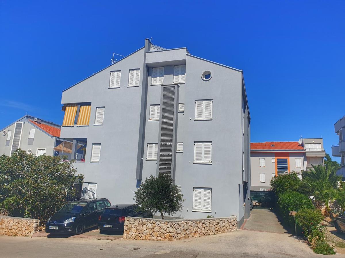 Deluxe Novalja Apartamento Exterior foto