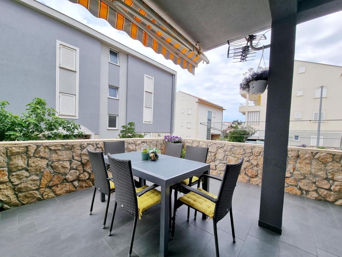 Deluxe Novalja Apartamento Exterior foto