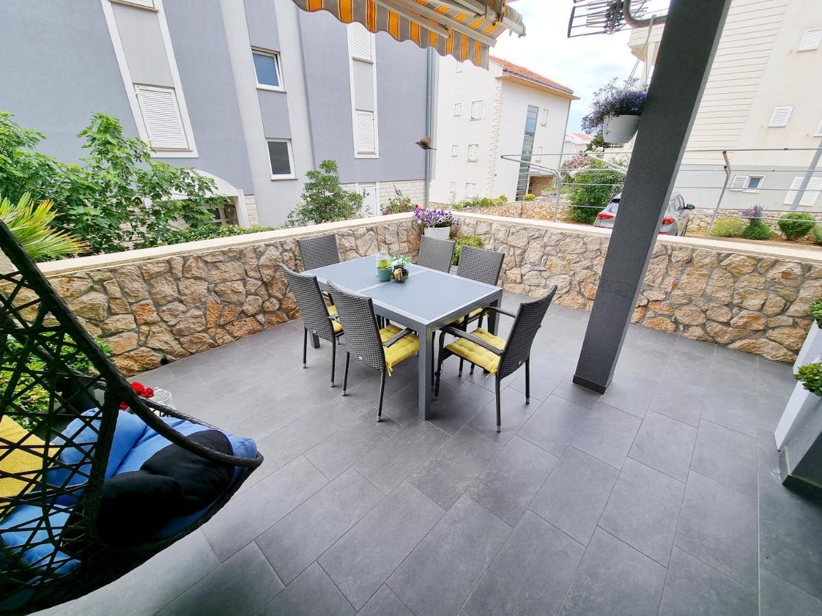 Deluxe Novalja Apartamento Exterior foto