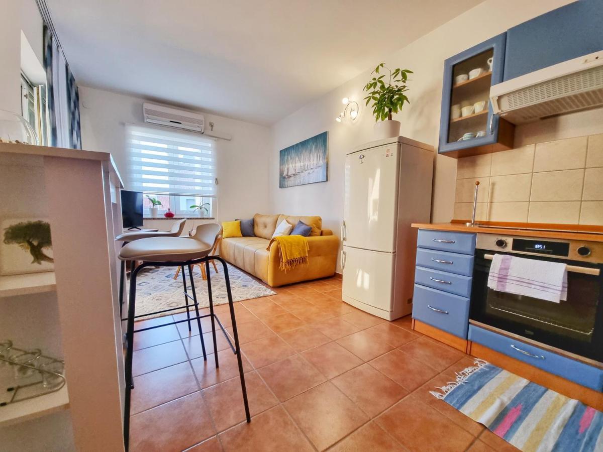 Deluxe Novalja Apartamento Exterior foto