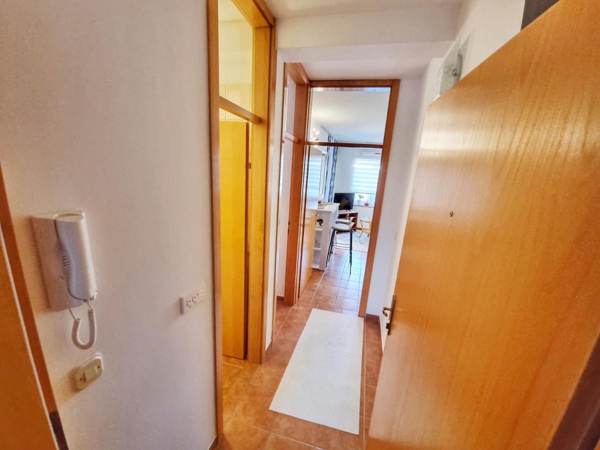 Deluxe Novalja Apartamento Exterior foto